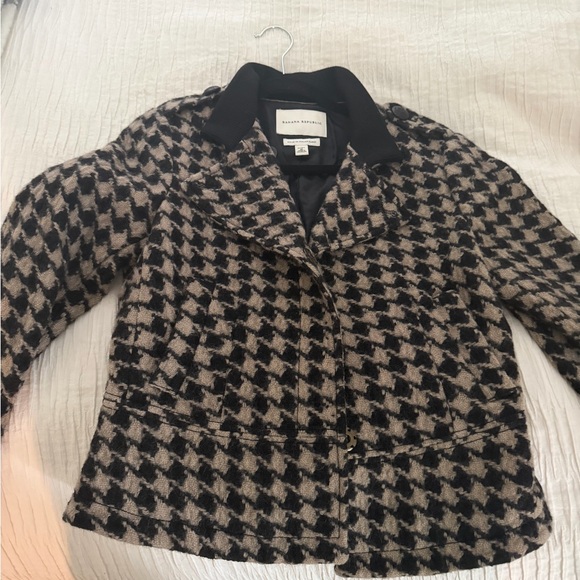 Banana Republic Jackets & Blazers - Banana Republic Black and Tan Houndstooth Blazer Medium